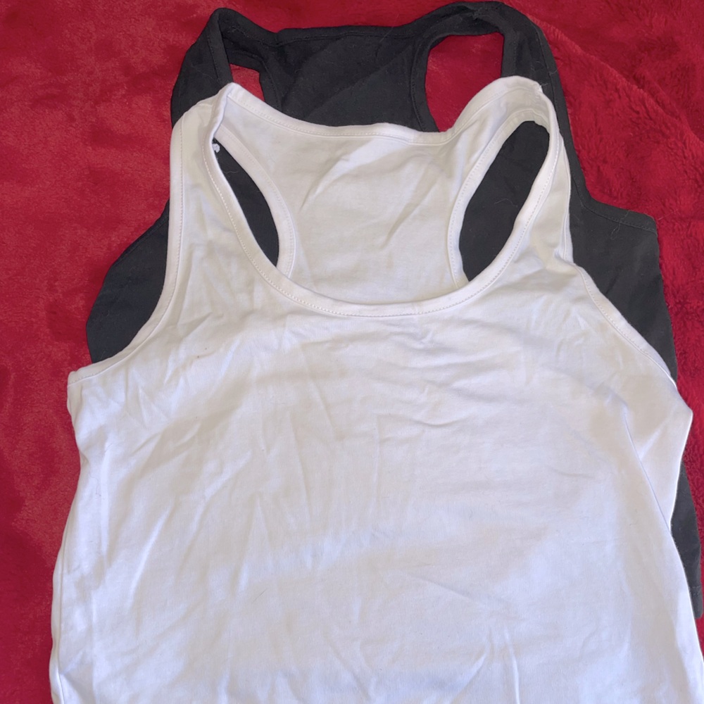 2 for 1 white and black crop tops!